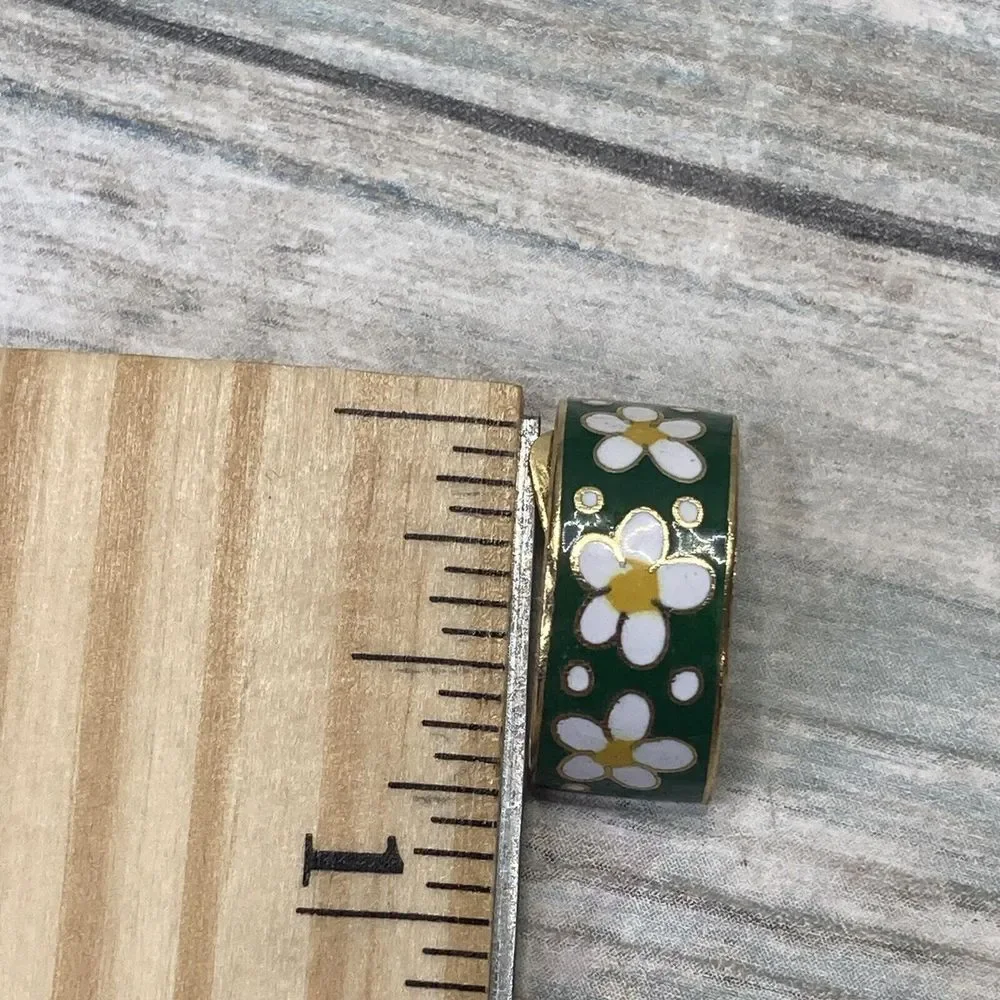 Daisy Flower Green‎ White Earrings gold Tone Huggie Clip-on Estate